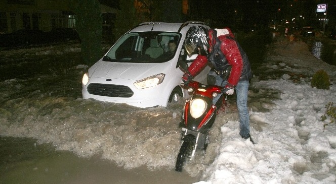 Yozgat'ta Yollar Nehir Oldu Aktı