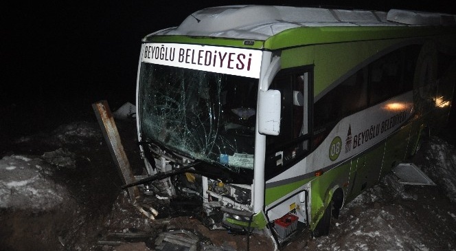 Cenaze Dönüşü Kaza: 17 Yaralı
