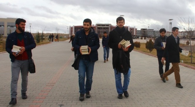 Kmü'de Kitap Okuma Etkinliği