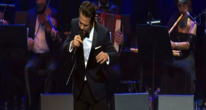 Kenan Doğulu’dan unutulmaz Zeki Müren taklidi