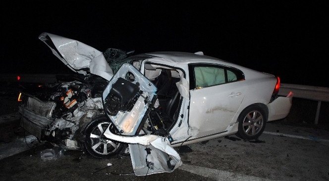 Kırıkkale&#039;de Trafik Kazası: 1 Ölü 2 Yaralı