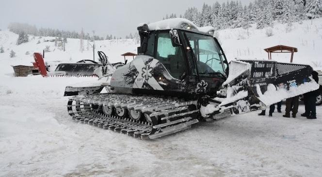 Ilgaz'a Kar Küreme Makinesi