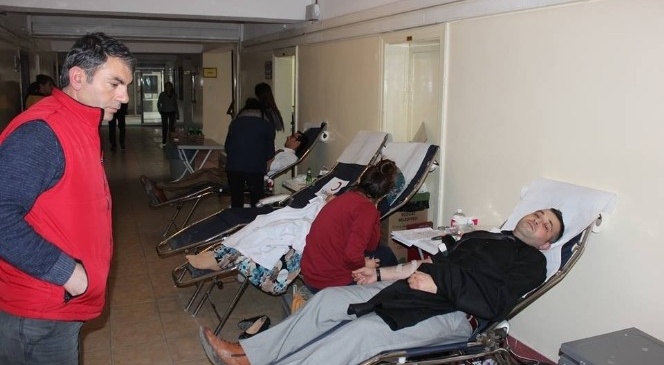 Yozgat Milli Eğitim Personeli Kızalay'a Kan Bağışında Bulundu