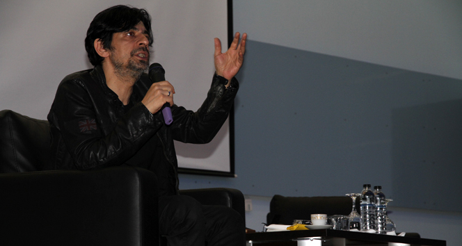 Okan Bayülgen sevgilisi Selin’den ayrıldı!