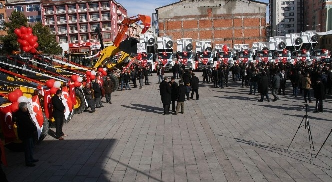 Yozgat İl Özel İdaresi Tarafından Alınan 26 İş Makinesi Hizmete Sunuldu