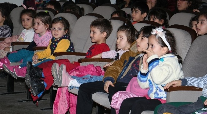 Başkan Dinç'ten Çocuklara Erken Karne Hediyesi