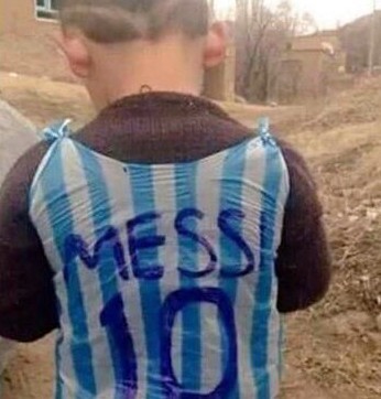 Poşetten Yaptığı Messi Forması Dünya Gündemine Oturdu