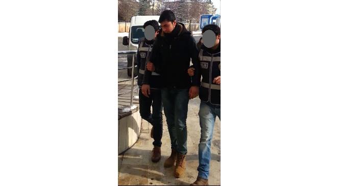 Park Halindeki 7 Aracın Lastiğini Kesen 2 Kişi Yakalandı