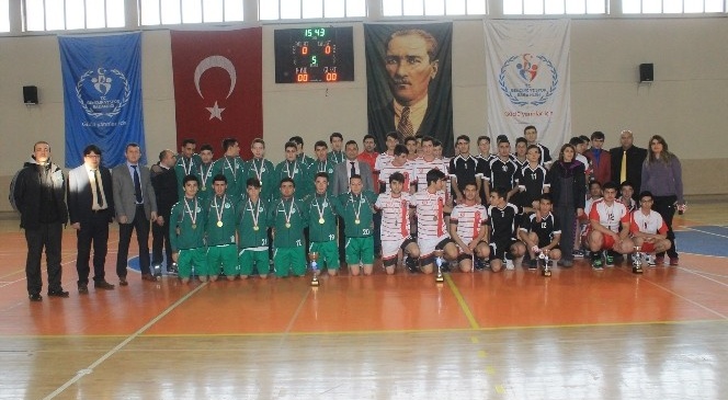 Gençler Voleybol Müsabakaları Sona Erdi