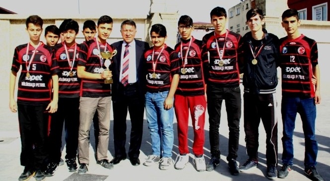 Erzin&#039;in Liseli Voleybol Takımlarının Başarısı