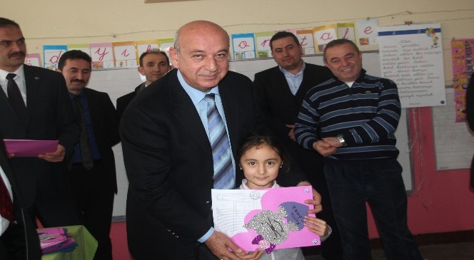 Başkan Çayır Karne Sevincine Ortak Oldu