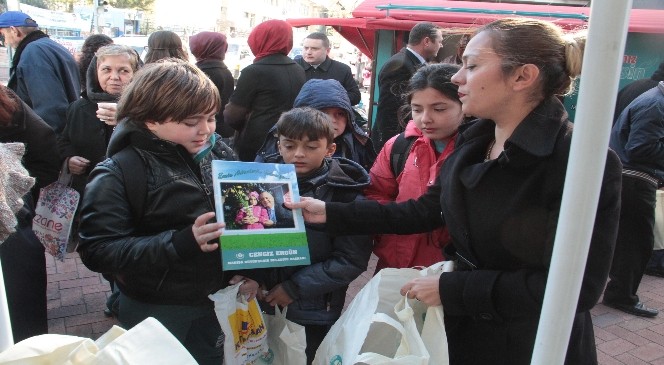 Başkan Ergün'den Akhisarlı Çocuklara Karne Hediyesi