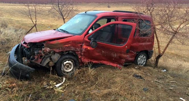 Elazığ'da trafik kazası: 1'i polis 6 yaralı