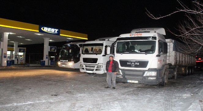 Karaman Polisinden Çekici Ve Kamyon Şoförlerine Sıcak Çorba İkramı