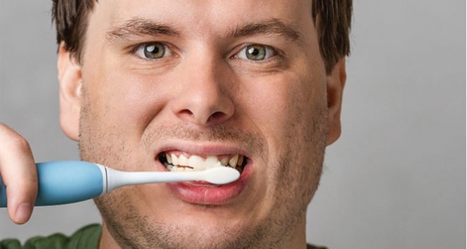 Dr. Kazak: &#039;Diş fırçanızı 3 ayda bir değiştirmeyi ihmal etmeyin&#039;