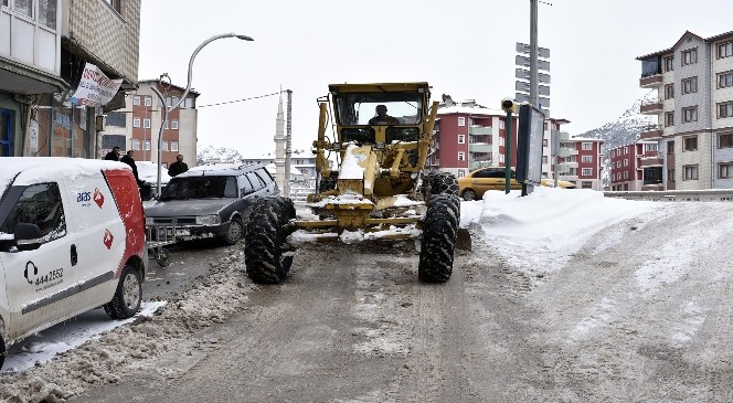 Gümüşhane Belediyesi Karla Mücadeleyi 80 Kişilik Kar Timi İle Yapıyor