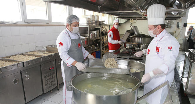 Gaziosmanpaşa Belediyesi’nden ihtiyaç sahibi ailelere her gün sıcak yemek