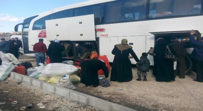 Sınırdaki Suriyeli Aileler Yayladağı&#039;na Getiriliyor
