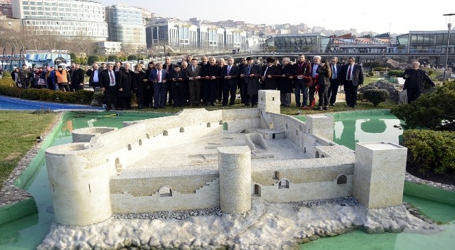 İstanbul Miniatürk'te Sergilenen Kızkalesi'nin Açılışını Başkan Kocamaz Yaptı