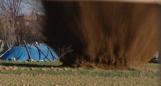 Kaldırıma saplanan havan topu kontrollü şekilde patlatıldı