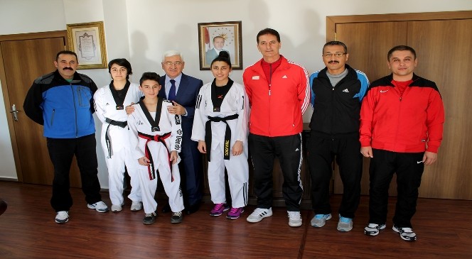Genç Şampiyonlardan Vali Murat Koca'ya Ziyaret
