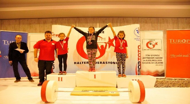 Halterin ‘Altın&#039; Miniğinden Türkiye Şampiyonluğu
