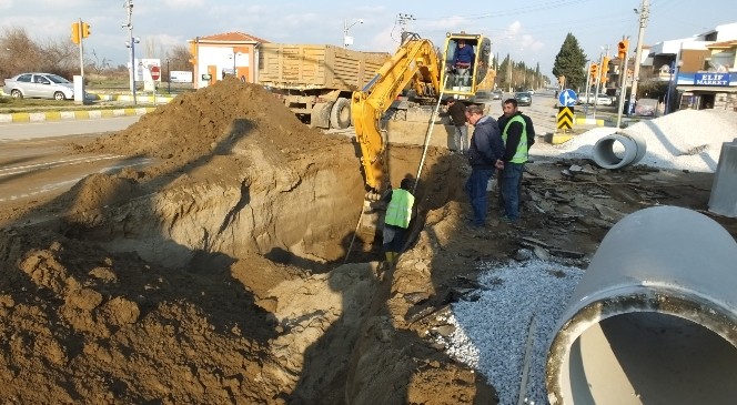Baski Çürüyen Kanalizasyon Borularını Değiştirdi