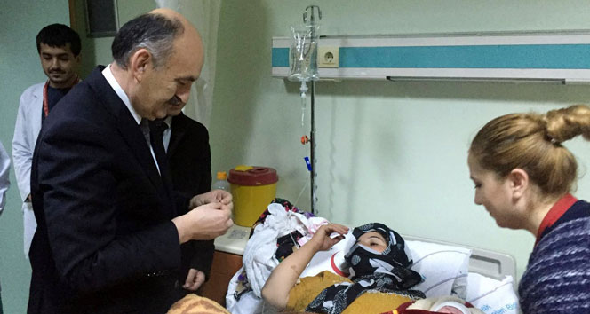 Bakan Müezzinoğlu teröristlerin tahrip ettiği hastaneleri ziyaret etti