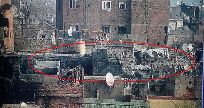 PKK&#039;lı teröristler Sur&#039;da kiliseleri yakıp yıktı