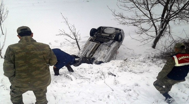 Gümüşhane'de Trafik Kazası: 2 Yaralı