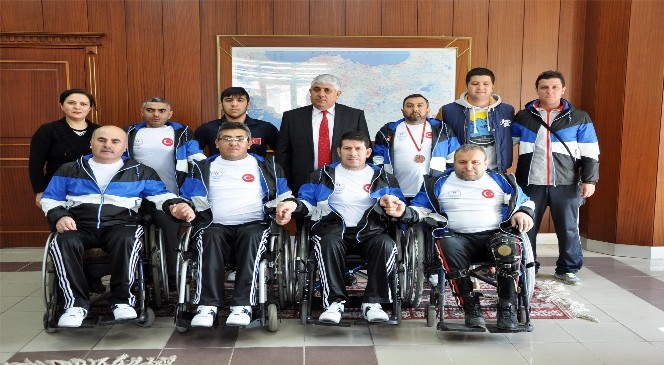 Bedensel Engelli Badmintoncular Sorgun Belediye Başkanı Şimşek&#039;i Ziyaret Etti