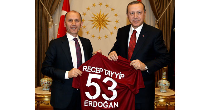 Başkan Usta&#039;dan Erdoğan&#039;a Trabzonspor forması