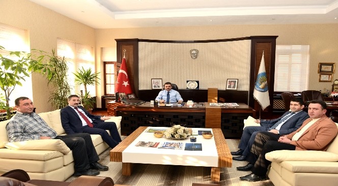 Bekiroğlu Ve Köy Muhtarları Derneği&#039;nden Başkan Külcü&#039;ye Ziyaret