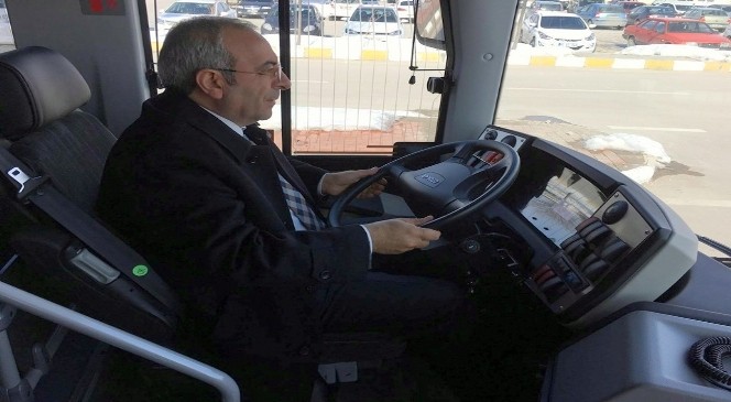 Yyü Rektörü Prof. Dr. Battal Engelli Dostu Otobüsün Test Sürüşünü Yaptı