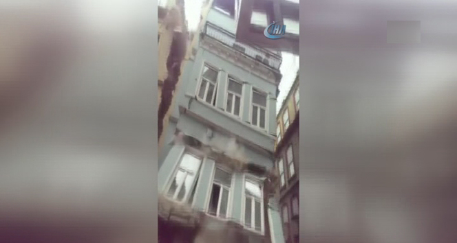 İşte Beyoğlu&#039;ndaki binanın saniye saniye çökme anı