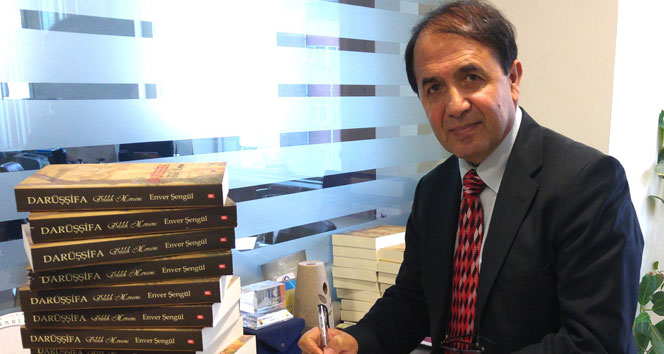 Enver Şengül'ün 'Darüşşifa Delilik Mevsimi' romanı çıktı