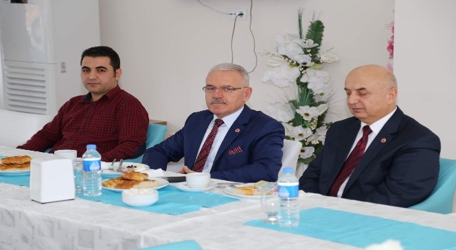 BÜ Rektörü Karacabey Yabancı Diller Bölümü Öğretim Elemanları İle Bir Araya Geldi