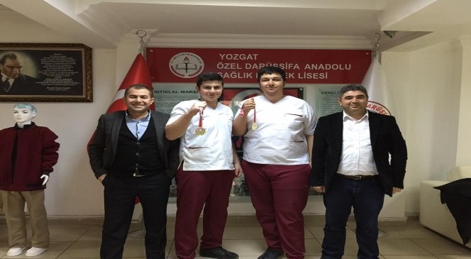 Yozgat Darüşşifa Sağlık Meslek Lisesi Güreşte İki Birincilik Elde Etti