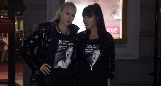 Amsterdam'da Hande Yener ve Aylin Coşkun'dan Sezen Aksu'ya tişörtlü mesaj
