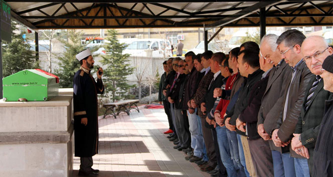 Ankara’da AVM'de intihar eden genç kız toprağa verildi