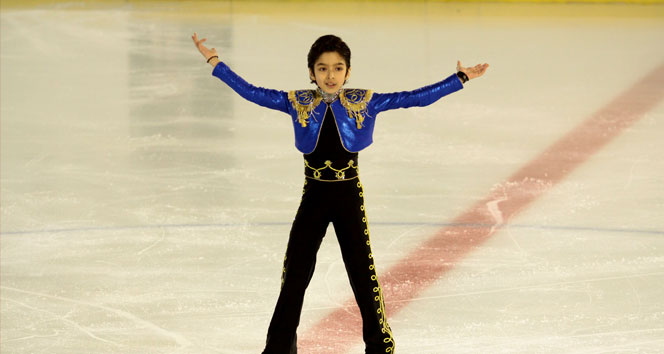 İhlas Koleji öğrencisinden buz pateninde çifte zafer