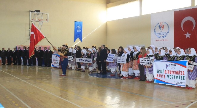 Karaman'da Okullar Arası Halk Oyunları İl Birinciliği Yarışması Yapıldı