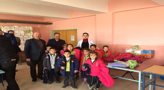 Yozgatlı Hayırsever İş Adamı Bilal Şahin'den Öğrencilere Giysi Yardımı