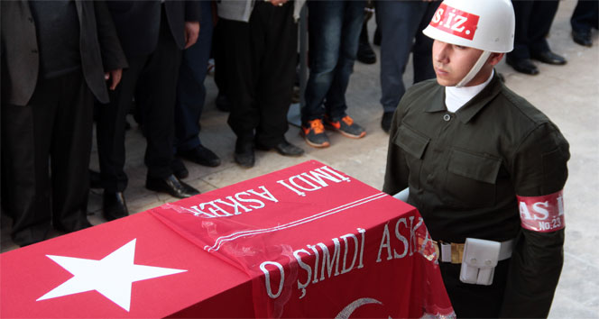 Şehidin tabutuna asker yazması konuldu