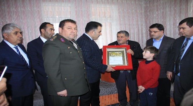 Şehit Astsubay Üstçavuş Nusret Atmaca'nın Ailesine Şehadet Belgesi Verildi