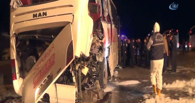 Otobüs şoförleri ölümüne yarıştı: 1 ölü