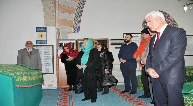 Hazreti Mevlana'nın Annesinin Sanduka Örtüsü Değiştirildi