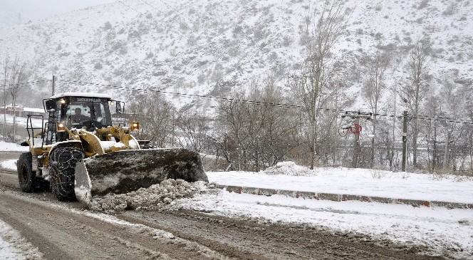 Gümüşhane Belediyesi'nin Karla Mücadele Çalışmaları Devam Ediyor