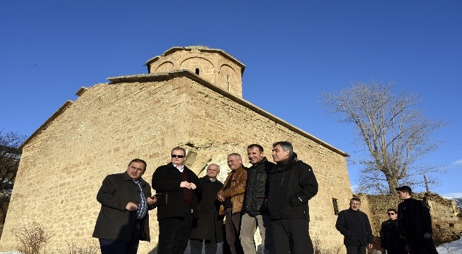 Gümüşhane Dört Elle Turizme Sarıldı