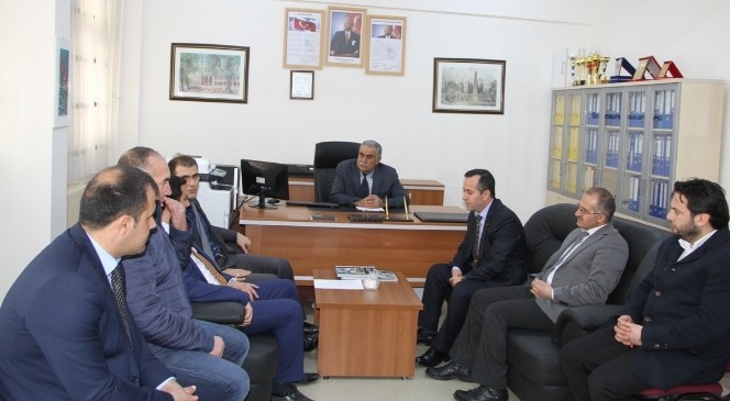 Van'da Bin 50 Öğrenciye Giyim Yardımı